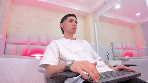 L I I A M online show from 22, 2, 2025