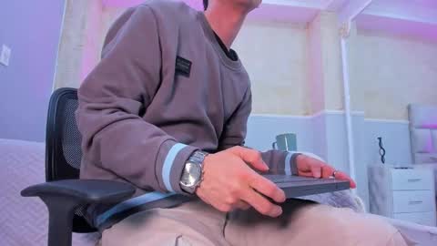 L I I A M online show from 2, 3, 2025