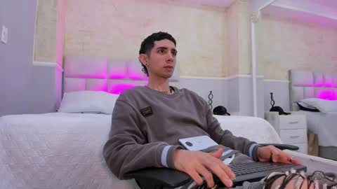 L I I A M online show from 4, 3, 2025