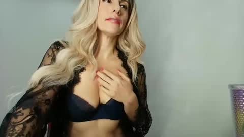 Snapshot of like_firebird chatting on 15, 12, 2024 Mia                   Onlyfans link -  online show from 15, 12, 2024
