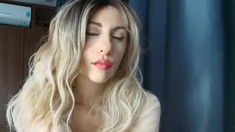Snapshot of like_firebird chatting on 10, 2, 2025 Mia                   Onlyfans link -  online show from 10, 2, 2025