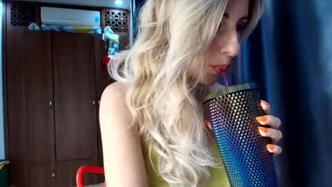 Snapshot of like_firebird chatting on 10, 3, 2025 Mia                   Onlyfans link -  online show from 10, 3, 2025