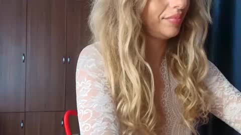 Mia                   Onlyfans link -  online show from 15, 4, 2026
