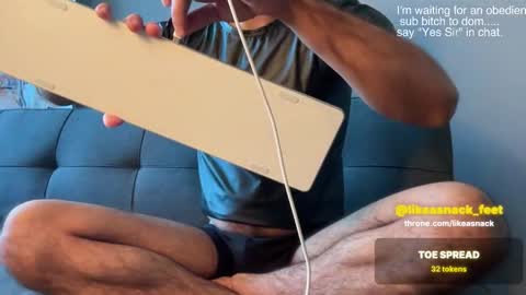 Snapshot of likeasnack chatting on 17, 11, 2025 likeasnack online show from 17, 11, 2025