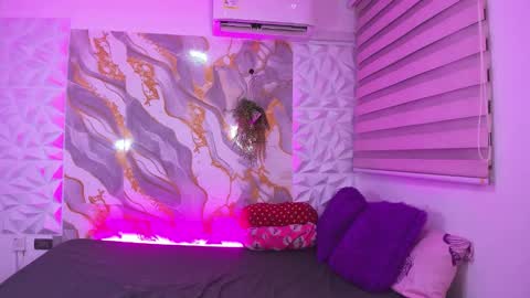 Snapshot of lil_daphneandstuart chatting on 4, 12, 2025 daphne and stuart online show from 4, 12, 2025