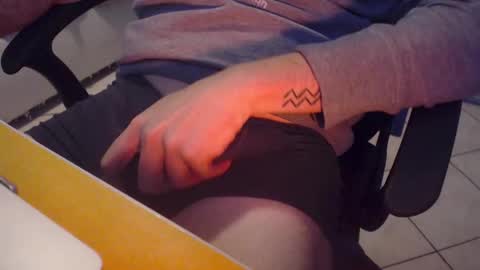 Snapshot of lil_j_ chatting on 7, 10, 2025 lil_j_ online show from 7, 10, 2025