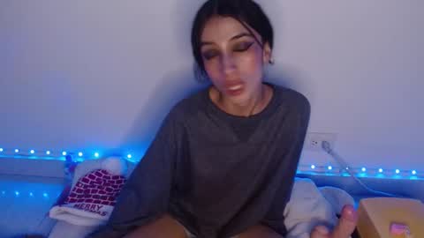 Snapshot of lil_lisaa chatting on 17, 12, 2024 Lisaa online show from 17, 12, 2024