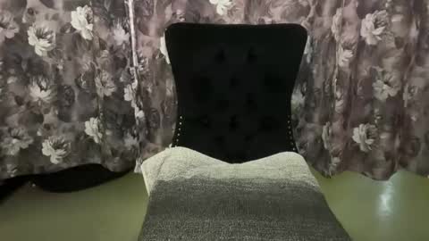 MOMMA LUV online show from 1, 11, 2025