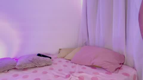 Snapshot of lil_swaay chatting on 5, 8, 2026 Lola online show from 5, 8, 2026