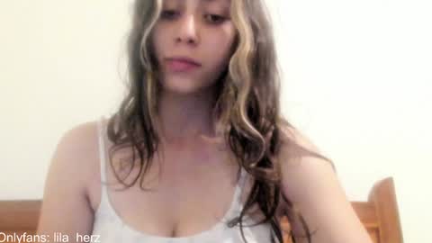 Snapshot of lila_herz chatting on 14, 12, 2024 Ren online show from 14, 12, 2024