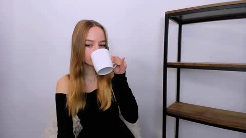 Snapshot of liladesire chatting on 2, 12, 2024 LiliaDesire online show from 2, 12, 2024