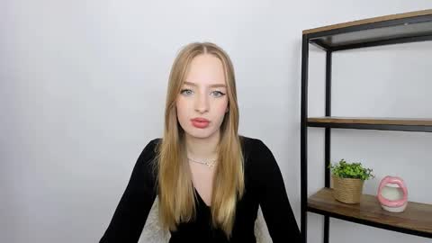 Snapshot of liladesire chatting on 3, 12, 2024 LiliaDesire online show from 3, 12, 2024