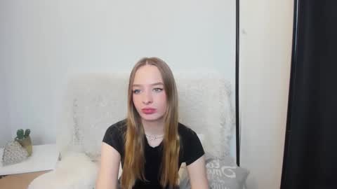 Snapshot of liladesire chatting on 6, 1, 2025 LiliaDesire online show from 6, 1, 2025