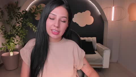 Lila West online show from 9, 2, 2025