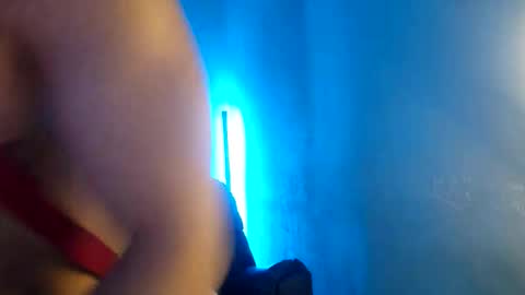 Snapshot of lilhotnando chatting on 17, 12, 2025 Fernando online show from 17, 12, 2025