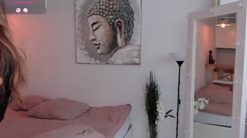 Lilith Nickol online show from 15, 10, 2025