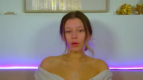 Mia online show from 12, 9, 2025