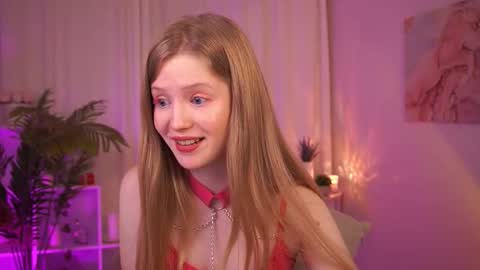 Snapshot of lilianhoward chatting on 28, 11, 2025 Lilian online show from 28, 11, 2025