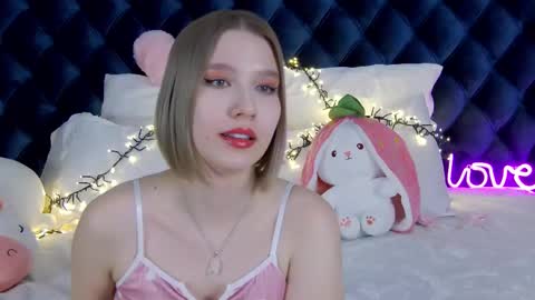 LiliLinn online show from 3, 3, 2025