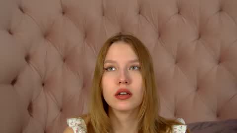 Snapshot of lililinn chatting on 4, 8, 2026 LiliLinn online show from 4, 8, 2026