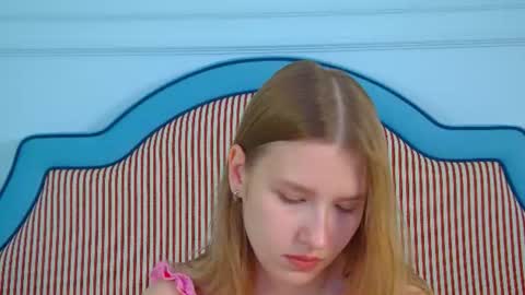 Snapshot of lililinn chatting on 7, 8, 2026 LiliLinn online show from 7, 8, 2026