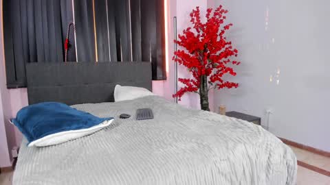 Snapshot of lilith_and_marcusblain chatting on 27, 12, 2024 Lili  Marcus online show from 27, 12, 2024