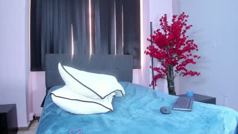 Snapshot of lilith_and_marcusblain chatting on 22, 1, 2025 Lili  Marcus online show from 22, 1, 2025