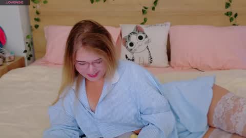 Snapshot of lilith_bonheur chatting on 23, 11, 2025 Lilith Bonheur online show from 23, 11, 2025