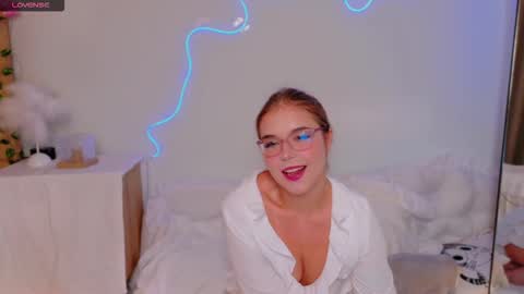 Snapshot of lilith_bonheur chatting on 2, 12, 2025 Lilith Bonheur online show from 2, 12, 2025