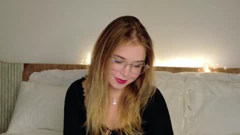 Snapshot of lilith_bonheur chatting on 1, 2, 2026 Lilith Bonheur online show from 1, 2, 2026