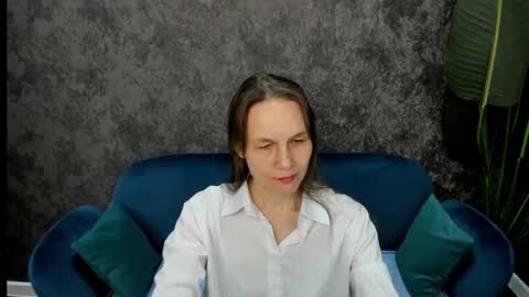 Snapshot of lillian_white1 chatting on 6, 3, 2025 lillian_white1 online show from 6, 3, 2025