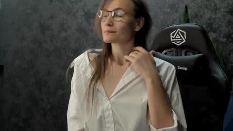 Snapshot of lillian_white1 chatting on 5, 10, 2025 lillian_white1 online show from 5, 10, 2025