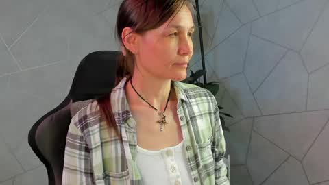 lillian_white1 online show from 8, 5, 2026