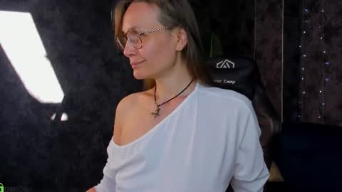 lillian_white1 online show from 14, 6, 2026