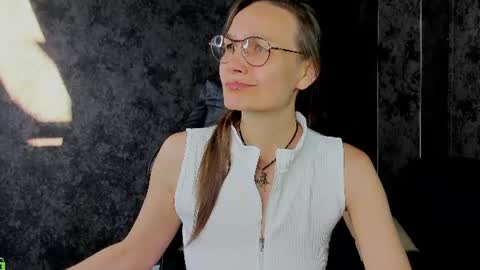 lillian_white1 online show from 17, 6, 2026