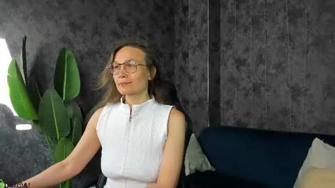 lillian_white1 online show from 23, 6, 2026
