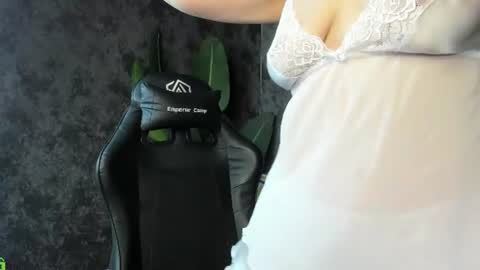 lillian_white1 online show from 13, 7, 2026