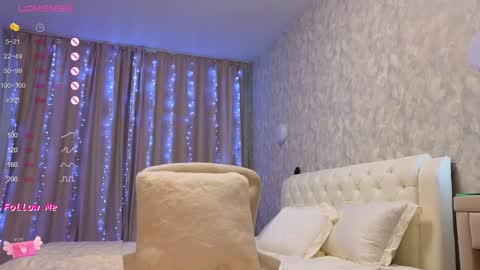 Lara Angel online show from 2, 2, 2025