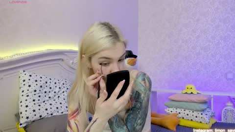 LilliMoore online show from 12, 2, 2025