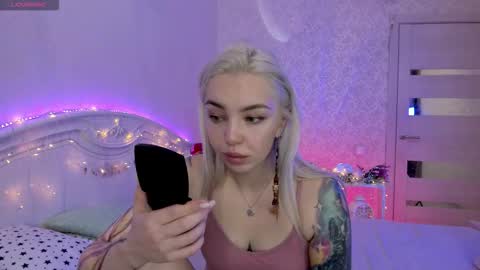 LilliMoore online show from 18, 9, 2025