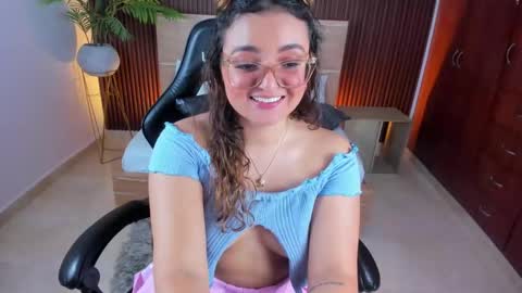 L I L L Y online show from 8, 2, 2025