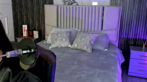 Lilly Ortiz online show from 14, 11, 2025