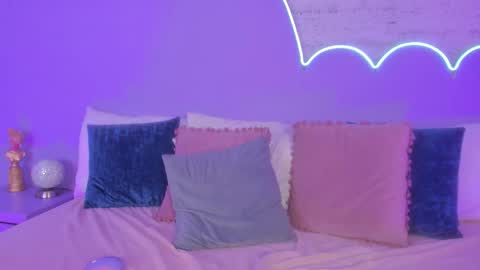 Snapshot of lilou_albrecht chatting on 8, 11, 2025 Lilou online show from 8, 11, 2025