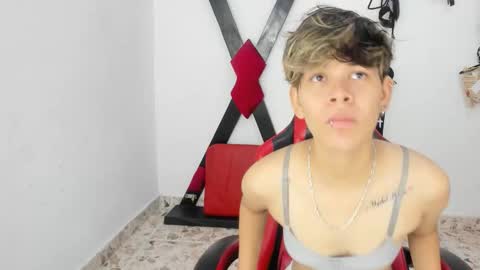 Snapshot of lily_and_lina chatting on 25, 11, 2025 Lily and Lina online show from 25, 11, 2025