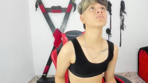 Snapshot of lily_and_lina chatting on 26, 11, 2025 Lily and Lina online show from 26, 11, 2025