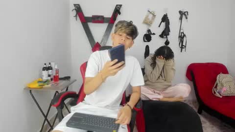 Snapshot of lily_and_lina chatting on 5, 12, 2025 Lily and Lina online show from 5, 12, 2025