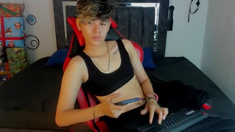 Snapshot of lily_and_lina chatting on 16, 12, 2025 Lily and Lina online show from 16, 12, 2025