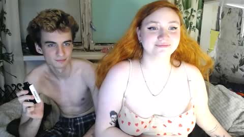 Snapshot of lily_and_richard chatting on 15, 9, 2025 Lily and Richard online show from 15, 9, 2025