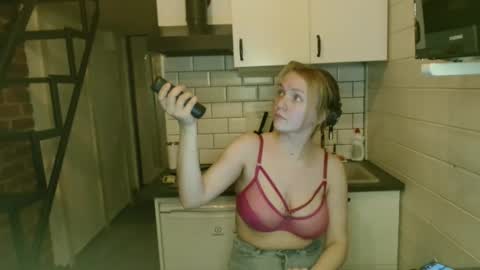 Snapshot of lily_dollyx chatting on 30, 9, 2025 Lily dollyx online show from 30, 9, 2025