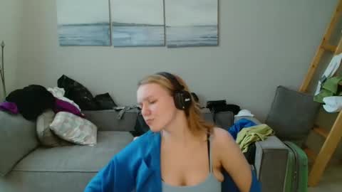 Snapshot of lily_dollyx chatting on 22, 10, 2025 Lily dollyx online show from 22, 10, 2025